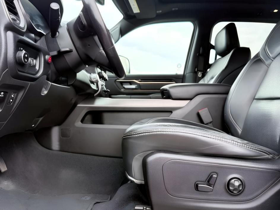 2019 WHITE /Black Ram 1500 (1C6SRFTT9KN) with an HEMI 57L V-8 variable valve control engine, Automatic transmission, located at 1175 N Woodruff Ave, Idaho Falls, ID, 83401, 43.506901, -111.999657 - At Timberline Auto, finding a great deal on your next vehicle is always easy! Our experienced sales staff goal is to help find you the right vehicle at the right price! Our knowledgeable finance department has options for almost any credit score. We offer extended service contract options to prot- Photo#12