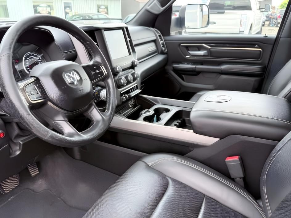 2019 WHITE /Black Ram 1500 (1C6SRFTT9KN) with an HEMI 57L V-8 variable valve control engine, Automatic transmission, located at 1175 N Woodruff Ave, Idaho Falls, ID, 83401, 43.506901, -111.999657 - At Timberline Auto, finding a great deal on your next vehicle is always easy! Our experienced sales staff goal is to help find you the right vehicle at the right price! Our knowledgeable finance department has options for almost any credit score. We offer extended service contract options to prot- Photo#13