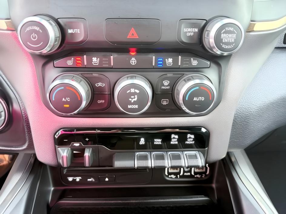 2019 WHITE /Black Ram 1500 (1C6SRFTT9KN) with an HEMI 57L V-8 variable valve control engine, Automatic transmission, located at 1175 N Woodruff Ave, Idaho Falls, ID, 83401, 43.506901, -111.999657 - At Timberline Auto, finding a great deal on your next vehicle is always easy! Our experienced sales staff goal is to help find you the right vehicle at the right price! Our knowledgeable finance department has options for almost any credit score. We offer extended service contract options to prot- Photo#17
