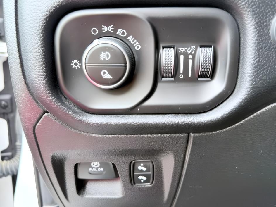 2019 WHITE /Black Ram 1500 (1C6SRFTT9KN) with an HEMI 57L V-8 variable valve control engine, Automatic transmission, located at 1175 N Woodruff Ave, Idaho Falls, ID, 83401, 43.506901, -111.999657 - At Timberline Auto, finding a great deal on your next vehicle is always easy! Our experienced sales staff goal is to help find you the right vehicle at the right price! Our knowledgeable finance department has options for almost any credit score. We offer extended service contract options to prot- Photo#22