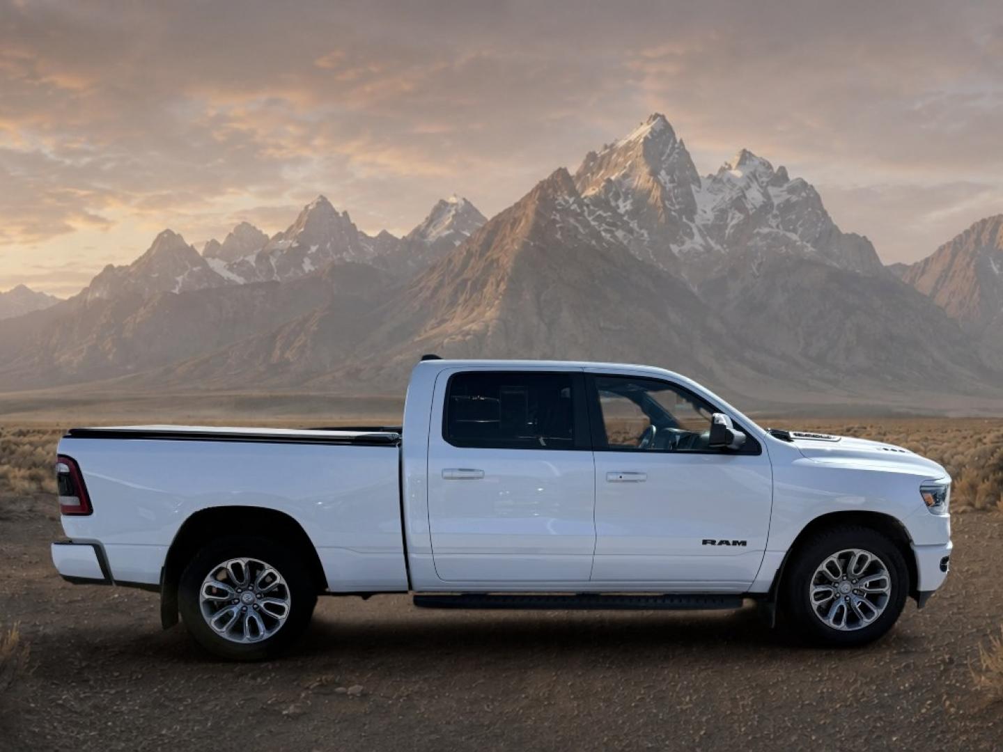 2019 WHITE /Black Ram 1500 Sport (1C6SRFTT9KN) with an V8, 5.7L engine, 8-speed automatic transmission, located at 1175 N Woodruff Ave, Idaho Falls, ID, 83401, 43.506901, -111.999657 - <b>Vehicle Details</b><br>Discover rugged capability and premium comfort in this pre-owned 2019 Ram 1500 Sport 4WD, now available in Idaho Falls, ID. Powered by a strong V8 5.7L gasoline engine, this full-size pickup delivers confident performance for towing, hauling, and everyday driving, while the- Photo#5