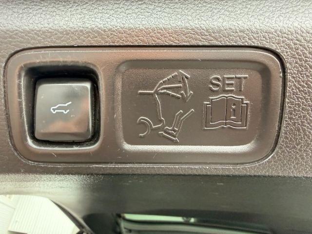 2019 GREEN /Ebony Ford Expedition Limited (1FMJU2AT9KE) with an EcoBoost 3.5L V-6 gasoline direct injection engine, AUTOMATIC transmission, located at 1235 N Woodruff Ave., Idaho Falls, 83401, (208) 523-1053, 43.507172, -112.000488 - At Timberline Auto, finding a great deal on your next vehicle is always easy! Our experienced sales staff goal is to help find you the right vehicle at the right price! Our knowledgeable finance department has options for almost any credit score. We offer extended service contract options to prot- Photo#38