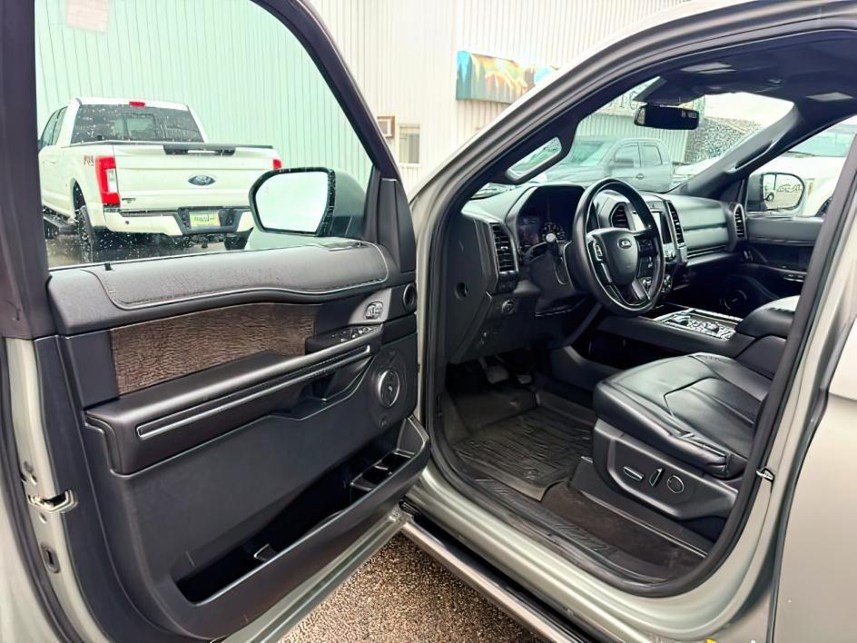 2019 GREEN /Ebony Ford Expedition Limited (1FMJU2AT9KE) with an EcoBoost 3.5L V-6 gasoline direct injection engine, AUTOMATIC transmission, located at 1235 N Woodruff Ave., Idaho Falls, 83401, (208) 523-1053, 43.507172, -112.000488 - At Timberline Auto, finding a great deal on your next vehicle is always easy! Our experienced sales staff goal is to help find you the right vehicle at the right price! Our knowledgeable finance department has options for almost any credit score. We offer extended service contract options to prot- Photo#15