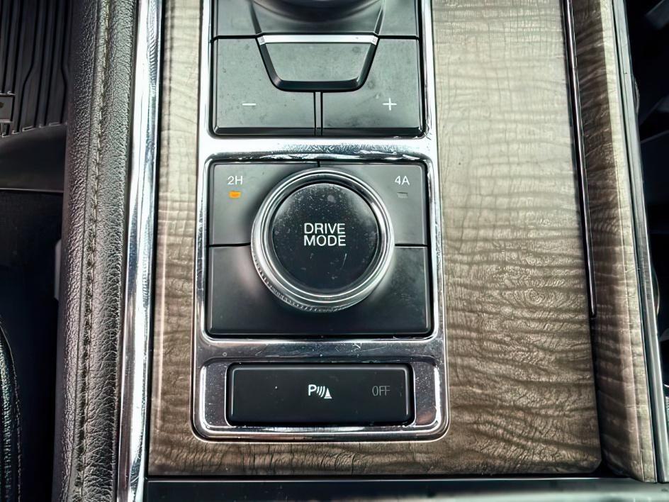 2019 GREEN /Ebony Ford Expedition Limited (1FMJU2AT9KE) with an EcoBoost 3.5L V-6 gasoline direct injection engine, AUTOMATIC transmission, located at 1235 N Woodruff Ave., Idaho Falls, 83401, (208) 523-1053, 43.507172, -112.000488 - At Timberline Auto, finding a great deal on your next vehicle is always easy! Our experienced sales staff goal is to help find you the right vehicle at the right price! Our knowledgeable finance department has options for almost any credit score. We offer extended service contract options to prot- Photo#21