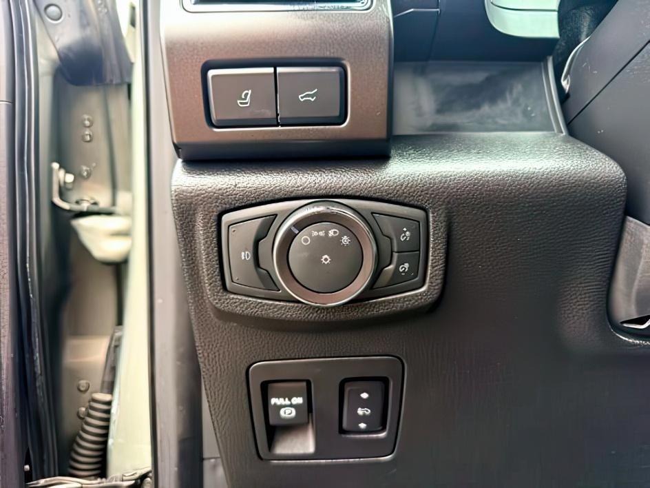 2019 GREEN /Ebony Ford Expedition Limited (1FMJU2AT9KE) with an EcoBoost 3.5L V-6 gasoline direct injection engine, AUTOMATIC transmission, located at 1235 N Woodruff Ave., Idaho Falls, 83401, (208) 523-1053, 43.507172, -112.000488 - At Timberline Auto, finding a great deal on your next vehicle is always easy! Our experienced sales staff goal is to help find you the right vehicle at the right price! Our knowledgeable finance department has options for almost any credit score. We offer extended service contract options to prot- Photo#25