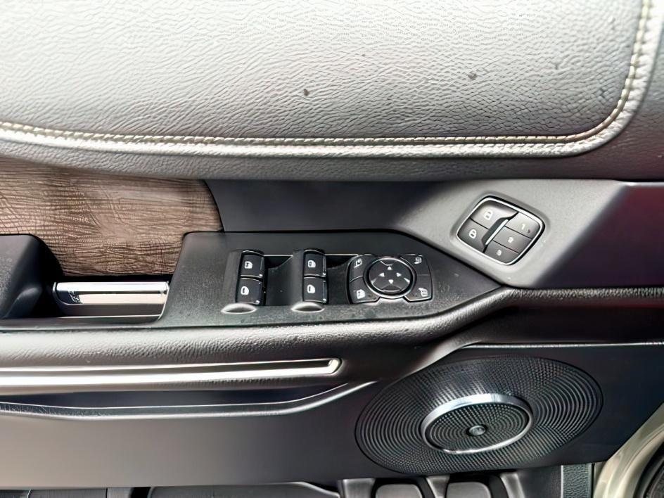 2019 GREEN /Ebony Ford Expedition Limited (1FMJU2AT9KE) with an EcoBoost 3.5L V-6 gasoline direct injection engine, AUTOMATIC transmission, located at 1235 N Woodruff Ave., Idaho Falls, 83401, (208) 523-1053, 43.507172, -112.000488 - At Timberline Auto, finding a great deal on your next vehicle is always easy! Our experienced sales staff goal is to help find you the right vehicle at the right price! Our knowledgeable finance department has options for almost any credit score. We offer extended service contract options to prot- Photo#27