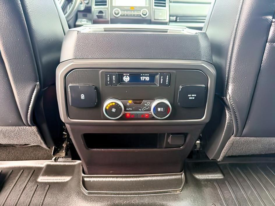 2019 GREEN /Ebony Ford Expedition Limited (1FMJU2AT9KE) with an EcoBoost 3.5L V-6 gasoline direct injection engine, AUTOMATIC transmission, located at 1235 N Woodruff Ave., Idaho Falls, 83401, (208) 523-1053, 43.507172, -112.000488 - At Timberline Auto, finding a great deal on your next vehicle is always easy! Our experienced sales staff goal is to help find you the right vehicle at the right price! Our knowledgeable finance department has options for almost any credit score. We offer extended service contract options to prot- Photo#29