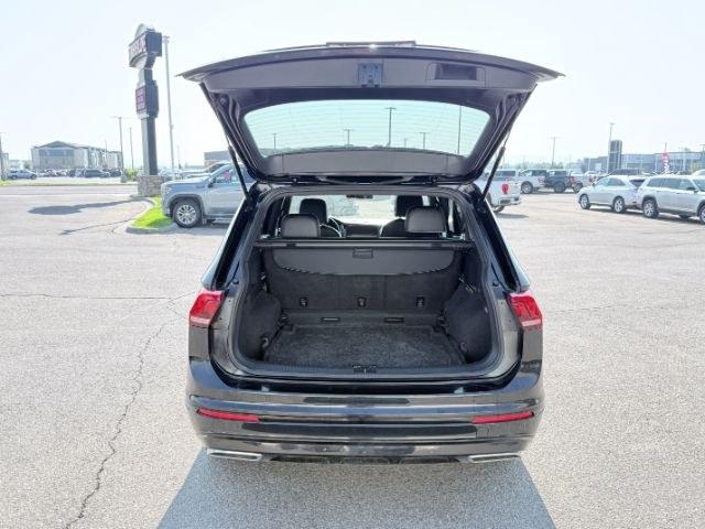 2021 BLACK /LEATHER Volkswagen Tiguan SE R-LINE (3VV2B7AX8MM) with an 2.0 TURBO engine, AUTOMATIC transmission, located at 1235 N Woodruff Ave., Idaho Falls, 83401, (208) 523-1053, 43.507172, -112.000488- Photo#34