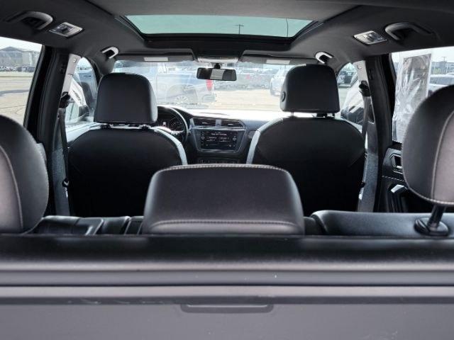 2021 BLACK /LEATHER Volkswagen Tiguan SE R-LINE (3VV2B7AX8MM) with an 2.0 TURBO engine, AUTOMATIC transmission, located at 1235 N Woodruff Ave., Idaho Falls, 83401, (208) 523-1053, 43.507172, -112.000488- Photo#35