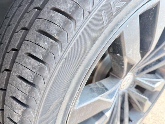 2021 BLACK /LEATHER Volkswagen Tiguan SE R-LINE (3VV2B7AX8MM) with an 2.0 TURBO engine, AUTOMATIC transmission, located at 1235 N Woodruff Ave., Idaho Falls, 83401, (208) 523-1053, 43.507172, -112.000488- Photo#40