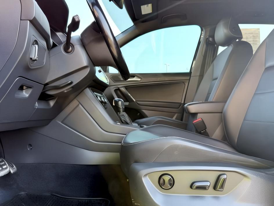 2021 BLACK /LEATHER Volkswagen Tiguan SE R-LINE (3VV2B7AX8MM) with an 2.0 TURBO engine, AUTOMATIC transmission, located at 1235 N Woodruff Ave., Idaho Falls, 83401, (208) 523-1053, 43.507172, -112.000488- Photo#13