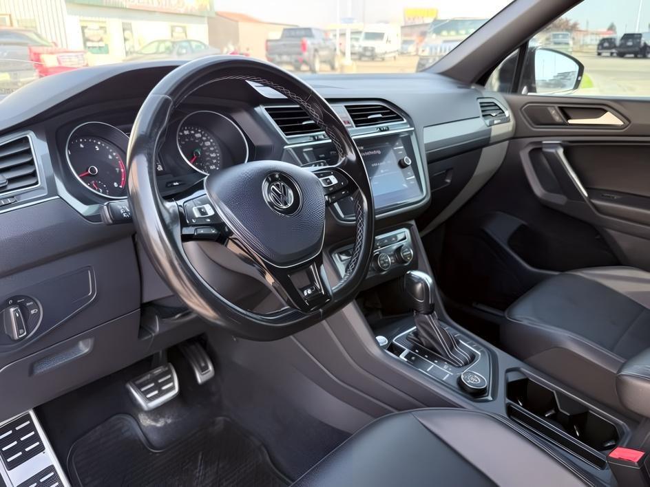 2021 BLACK /LEATHER Volkswagen Tiguan SE R-LINE (3VV2B7AX8MM) with an 2.0 TURBO engine, AUTOMATIC transmission, located at 1235 N Woodruff Ave., Idaho Falls, 83401, (208) 523-1053, 43.507172, -112.000488- Photo#14