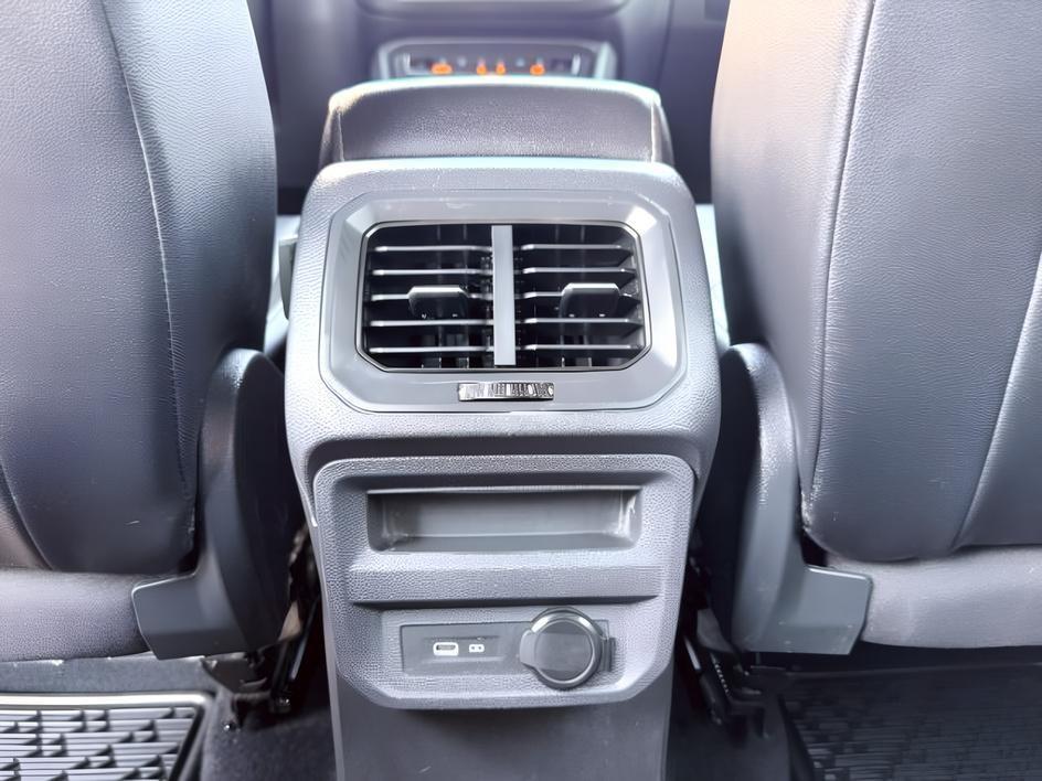 2021 BLACK /LEATHER Volkswagen Tiguan SE R-LINE (3VV2B7AX8MM) with an 2.0 TURBO engine, AUTOMATIC transmission, located at 1235 N Woodruff Ave., Idaho Falls, 83401, (208) 523-1053, 43.507172, -112.000488- Photo#26
