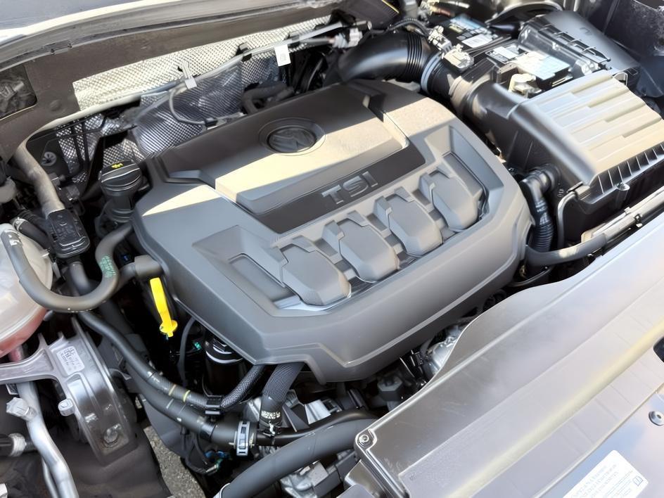 2021 BLACK /LEATHER Volkswagen Tiguan SE R-LINE (3VV2B7AX8MM) with an 2.0 TURBO engine, AUTOMATIC transmission, located at 1235 N Woodruff Ave., Idaho Falls, 83401, (208) 523-1053, 43.507172, -112.000488- Photo#28