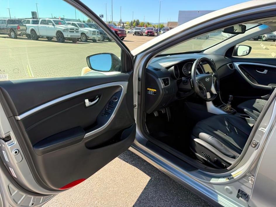 2013 SILVER /CLOTH Hyundai Elantra GT GT (KMHD35LE6DU) with an 1.8L I-4 DOHC engine, MANUAL transmission, located at 1235 N Woodruff Ave., Idaho Falls, 83401, (208) 523-1053, 43.507172, -112.000488 - At Timberline Auto, finding a great deal on your next vehicle is always easy! Our experienced sales staff goal is to help find you the right vehicle at the right price! Our knowledgeable finance department has options for almost any credit score. We offer extended service contract options to prot - Photo#6