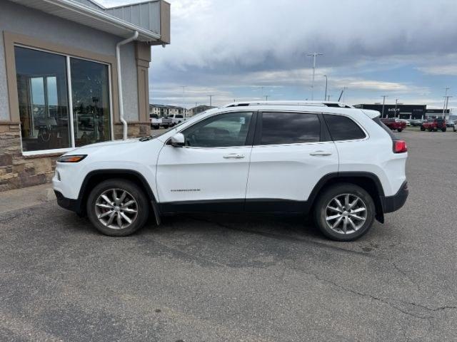 2017 WHITE /LEATHER Jeep Cherokee Limited Sport Utility (1C4PJMDS6HD) with an 32 V6 engine, Automatic transmission, located at 1175 N Woodruff Ave, Idaho Falls, ID, 83401, 43.506901, -111.999657 - At Timberline Auto, finding a great deal on your next vehicle is always easy! Our experienced sales staff goal is to help find you the right vehicle at the right price! Our knowledgeable finance department has options for almost any credit score. We offer extended service contract options to prot - Photo#0
