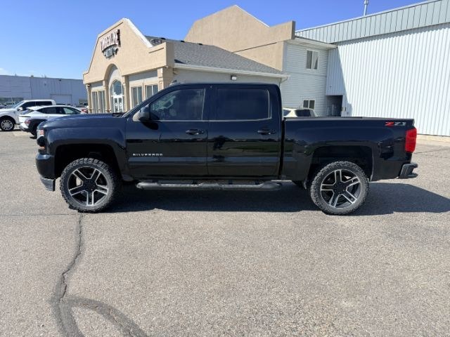 2018 Black /Jet Black Chevrolet Silverado 1500 (3GCUKREC5JG) with an 53L V8 VORTEC engine, Automatic transmission, located at 1175 N Woodruff Ave, Idaho Falls, ID, 83401, 43.506901, -111.999657 - At Timberline Auto, finding a great deal on your next vehicle is always easy! Our experienced sales staff goal is to help find you the right vehicle at the right price! Our knowledgeable finance department has options for almost any credit score. We offer extended service contract options to protect- Photo#29