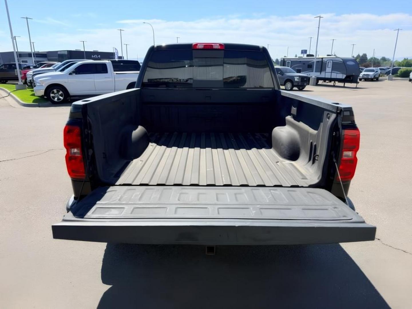 2018 Black /Jet Black Chevrolet Silverado 1500 (3GCUKREC5JG) with an 53L V8 VORTEC engine, Automatic transmission, located at 1175 N Woodruff Ave, Idaho Falls, ID, 83401, 43.506901, -111.999657 - At Timberline Auto, finding a great deal on your next vehicle is always easy! Our experienced sales staff goal is to help find you the right vehicle at the right price! Our knowledgeable finance department has options for almost any credit score. We offer extended service contract options to prot- Photo#5