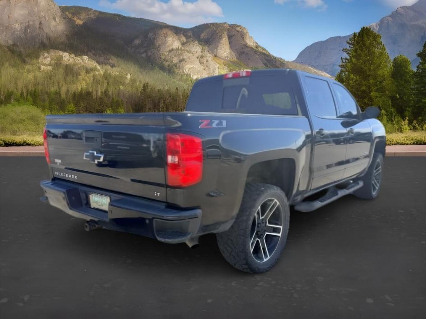 2018 Black /Jet Black Chevrolet Silverado 1500 (3GCUKREC5JG) with an 53L V8 VORTEC engine, Automatic transmission, located at 1175 N Woodruff Ave, Idaho Falls, ID, 83401, 43.506901, -111.999657 - At Timberline Auto, finding a great deal on your next vehicle is always easy! Our experienced sales staff goal is to help find you the right vehicle at the right price! Our knowledgeable finance department has options for almost any credit score. We offer extended service contract options to prot- Photo#6