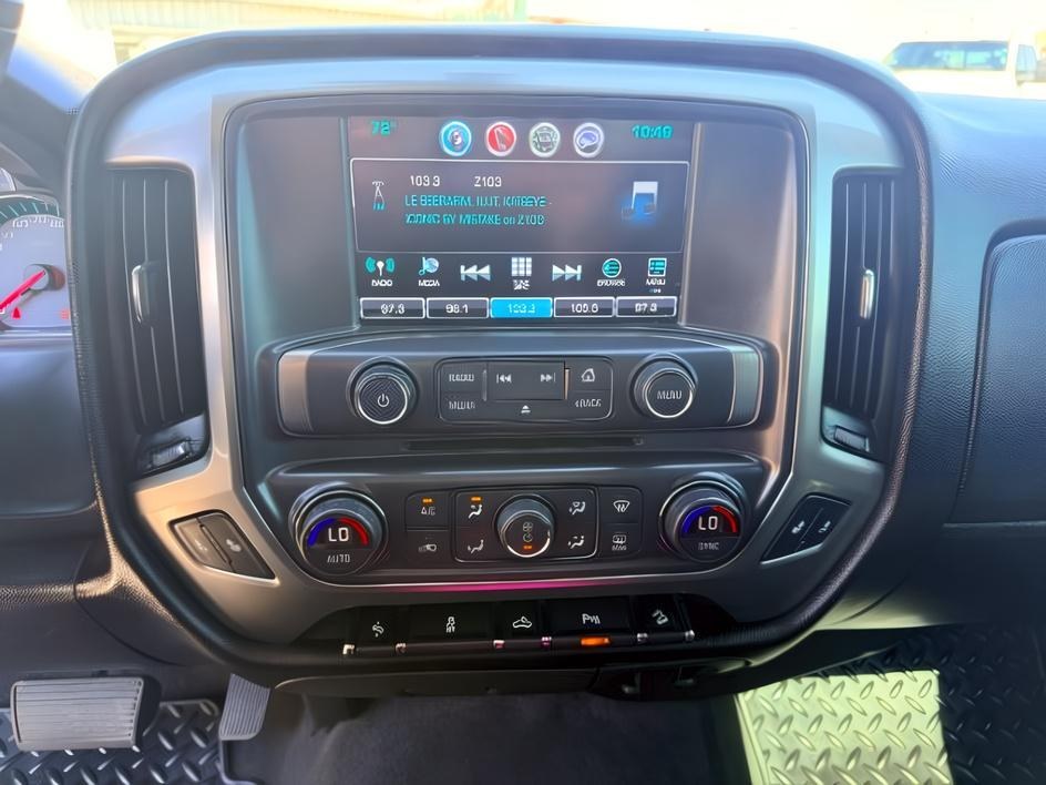 2018 Black /Jet Black Chevrolet Silverado 1500 (3GCUKREC5JG) with an 53L V8 VORTEC engine, Automatic transmission, located at 1175 N Woodruff Ave, Idaho Falls, ID, 83401, 43.506901, -111.999657 - At Timberline Auto, finding a great deal on your next vehicle is always easy! Our experienced sales staff goal is to help find you the right vehicle at the right price! Our knowledgeable finance department has options for almost any credit score. We offer extended service contract options to protect- Photo#16