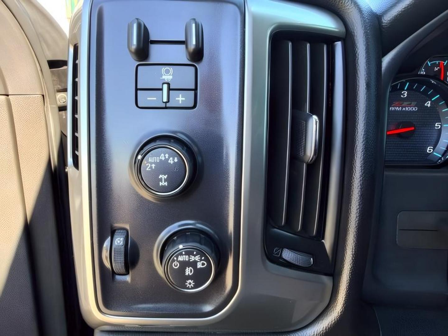 2018 Black /Jet Black Chevrolet Silverado 1500 (3GCUKREC5JG) with an 53L V8 VORTEC engine, Automatic transmission, located at 1175 N Woodruff Ave, Idaho Falls, ID, 83401, 43.506901, -111.999657 - At Timberline Auto, finding a great deal on your next vehicle is always easy! Our experienced sales staff goal is to help find you the right vehicle at the right price! Our knowledgeable finance department has options for almost any credit score. We offer extended service contract options to prot- Photo#22