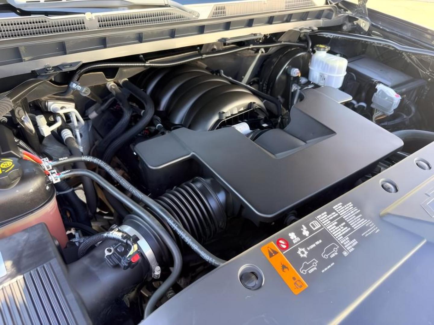 2018 Black /Jet Black Chevrolet Silverado 1500 (3GCUKREC5JG) with an 53L V8 VORTEC engine, Automatic transmission, located at 1175 N Woodruff Ave, Idaho Falls, ID, 83401, 43.506901, -111.999657 - At Timberline Auto, finding a great deal on your next vehicle is always easy! Our experienced sales staff goal is to help find you the right vehicle at the right price! Our knowledgeable finance department has options for almost any credit score. We offer extended service contract options to prot- Photo#27