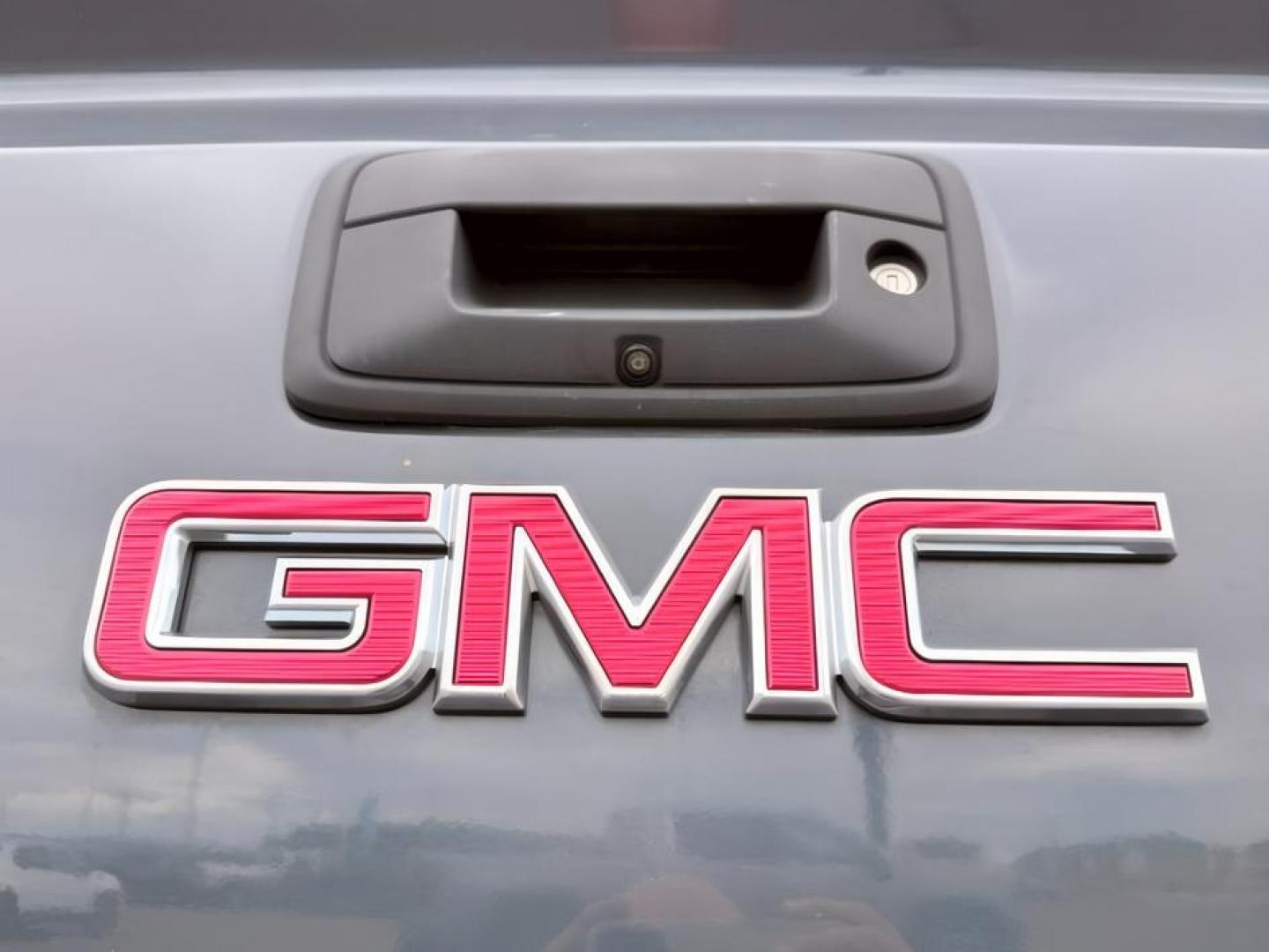 2017 GRAY /Jet Black GMC Sierra 1500 (3GTU2MEC8HG) with an EcoTec3 53L V-8 gasoline direct injection engine, Automatic transmission, located at 1175 N Woodruff Ave, Idaho Falls, ID, 83401, 43.506901, -111.999657- Photo#4