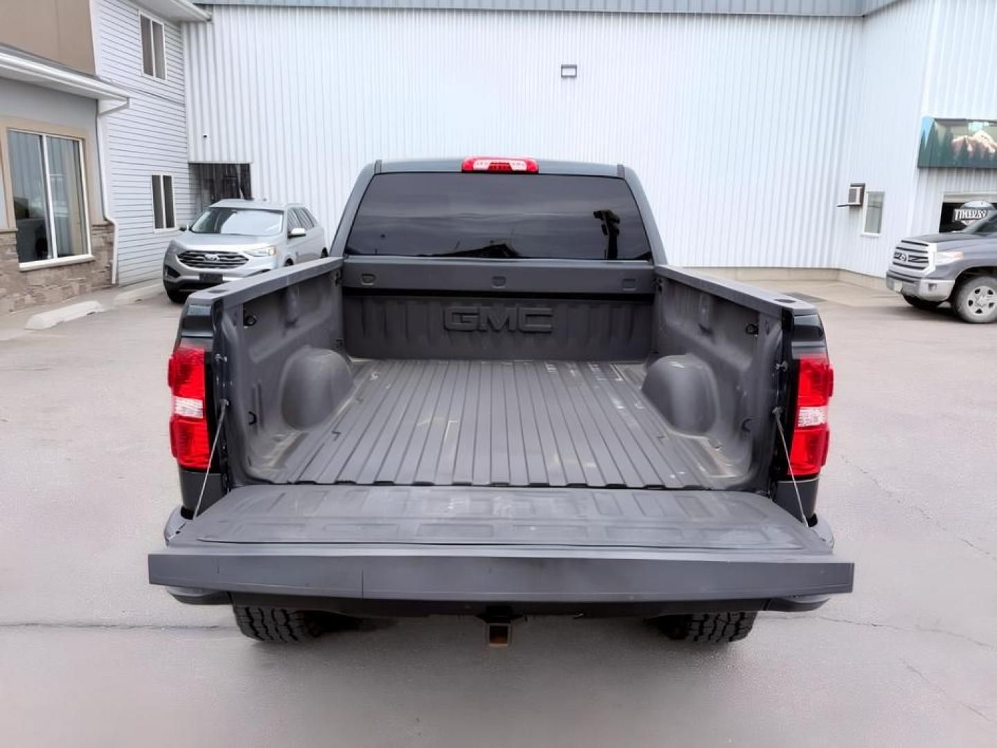 2017 GRAY /Jet Black GMC Sierra 1500 (3GTU2MEC8HG) with an EcoTec3 53L V-8 gasoline direct injection engine, Automatic transmission, located at 1175 N Woodruff Ave, Idaho Falls, ID, 83401, 43.506901, -111.999657- Photo#5