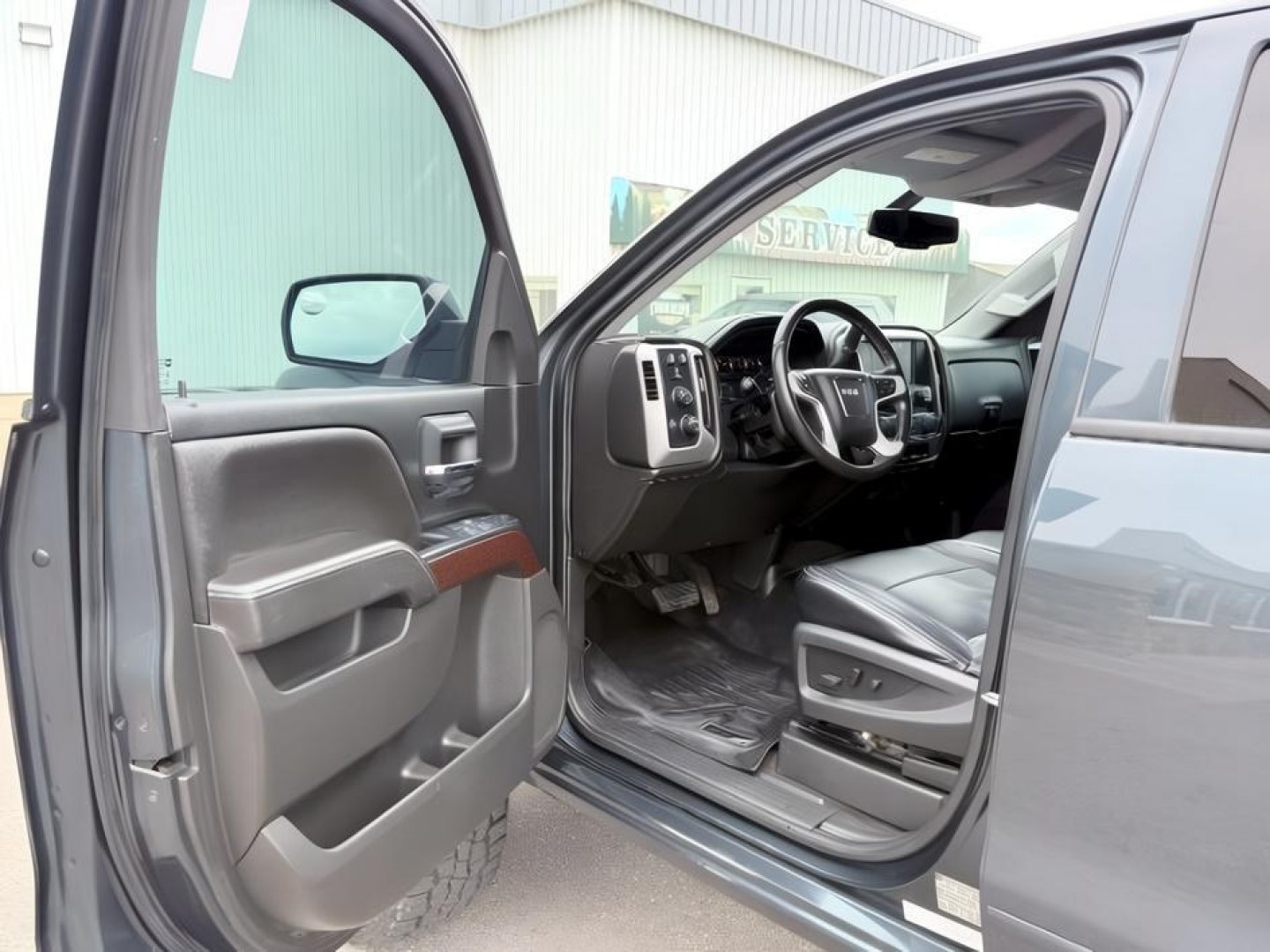 2017 GRAY /Jet Black GMC Sierra 1500 (3GTU2MEC8HG) with an EcoTec3 53L V-8 gasoline direct injection engine, Automatic transmission, located at 1175 N Woodruff Ave, Idaho Falls, ID, 83401, 43.506901, -111.999657- Photo#12