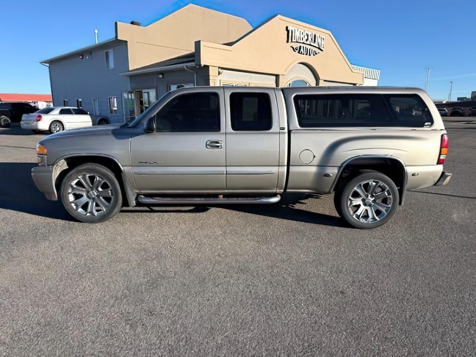 2003 Pewter Metallic /Stone Gray GMC Sierra 1500 Denali (2GTFK69U031) with an Vortec 6L V-8 regular unleaded engine, AUTOMATIC transmission, located at 1235 N Woodruff Ave., Idaho Falls, 83401, (208) 523-1053, 43.507172, -112.000488 - At Timberline Auto, finding a great deal on your next vehicle is always easy! Our experienced sales staff goal is to help find you the right vehicle at the right price! Our knowledgeable finance department has options for almost any credit score. We offer extended service contract options to prot- Photo#0