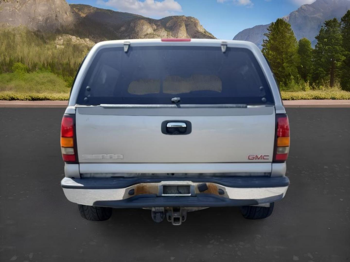 2003 Pewter Metallic /Stone Gray GMC Sierra 1500 (2GTFK69U031) with an Vortec 6L V-8 regular unleaded engine, Automatic transmission, located at 1175 N Woodruff Ave, Idaho Falls, ID, 83401, 43.506901, -111.999657- Photo#3