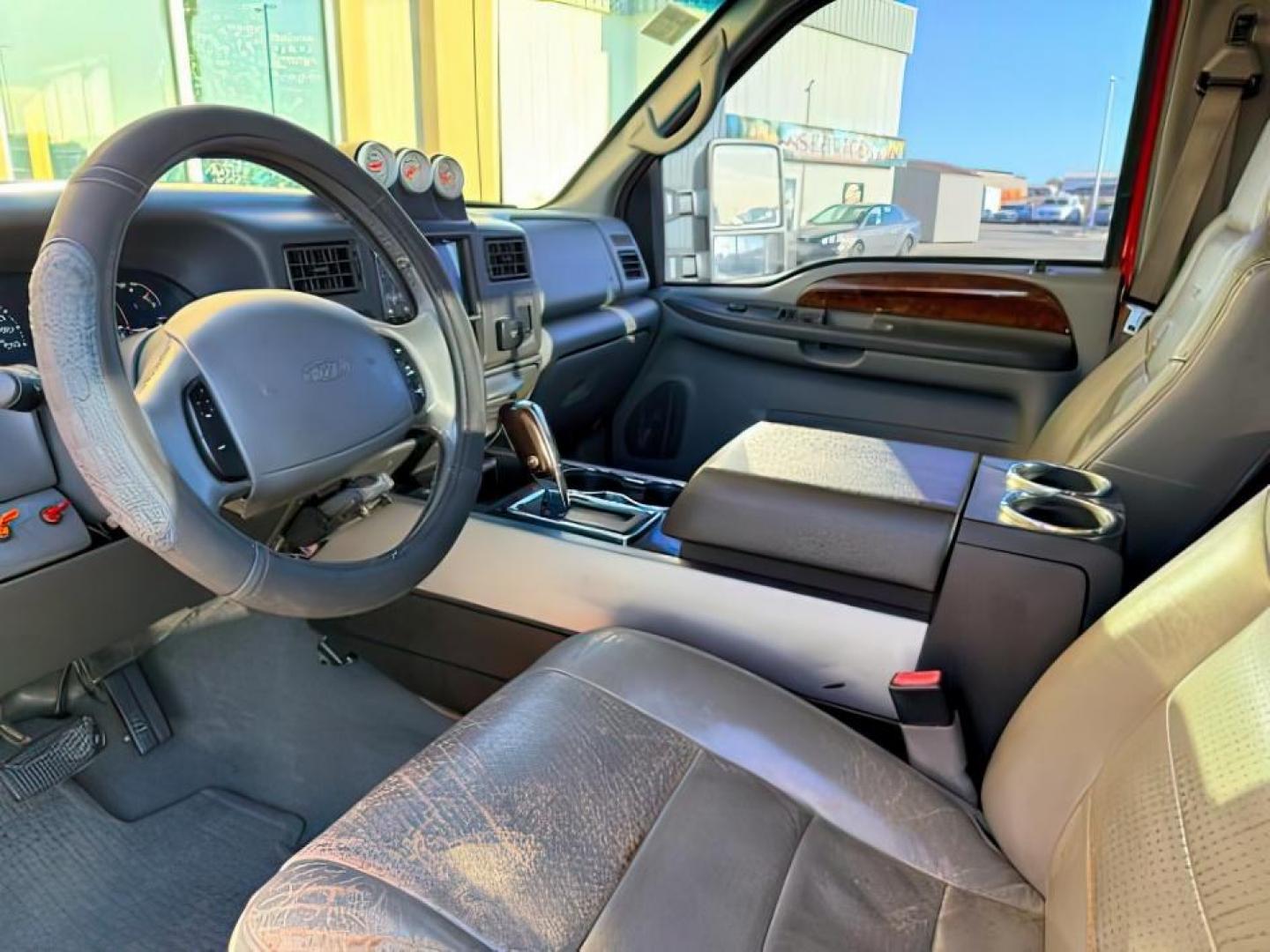 2002 RED /Medium Flint Ford F-350 (1FTSW31F92E) with an Powerstroke 73L V-8 diesel direct injection engine, Automatic transmission, located at 1175 N Woodruff Ave, Idaho Falls, ID, 83401, 43.506901, -111.999657 - At Timberline Auto, finding a great deal on your next vehicle is always easy! Our experienced sales staff goal is to help find you the right vehicle at the right price! Our knowledgeable finance department has options for almost any credit score. We offer extended service contract options to prot- Photo#12