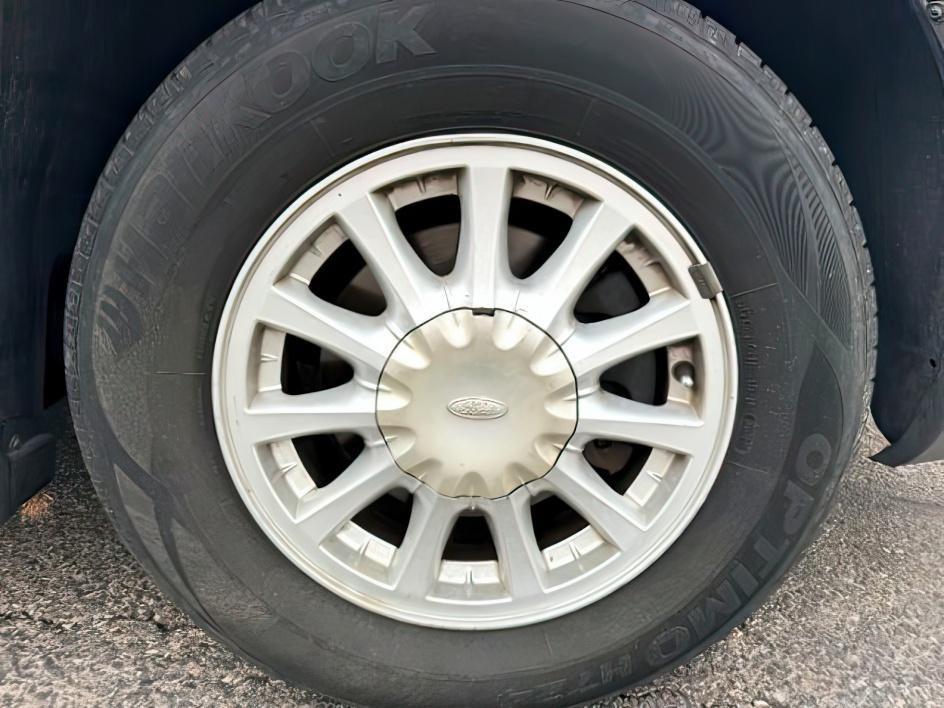 2001 SILVER /Medium Graphite Ford Windstar (2FMZA51451B) with an 38L V-6 regular unleaded engine, Automatic transmission, located at 1175 N Woodruff Ave, Idaho Falls, ID, 83401, 43.506901, -111.999657 - At Timberline Auto, finding a great deal on your next vehicle is always easy! Our experienced sales staff goal is to help find you the right vehicle at the right price! Our knowledgeable finance department has options for almost any credit score. We offer extended service contract options to prot- Photo#11