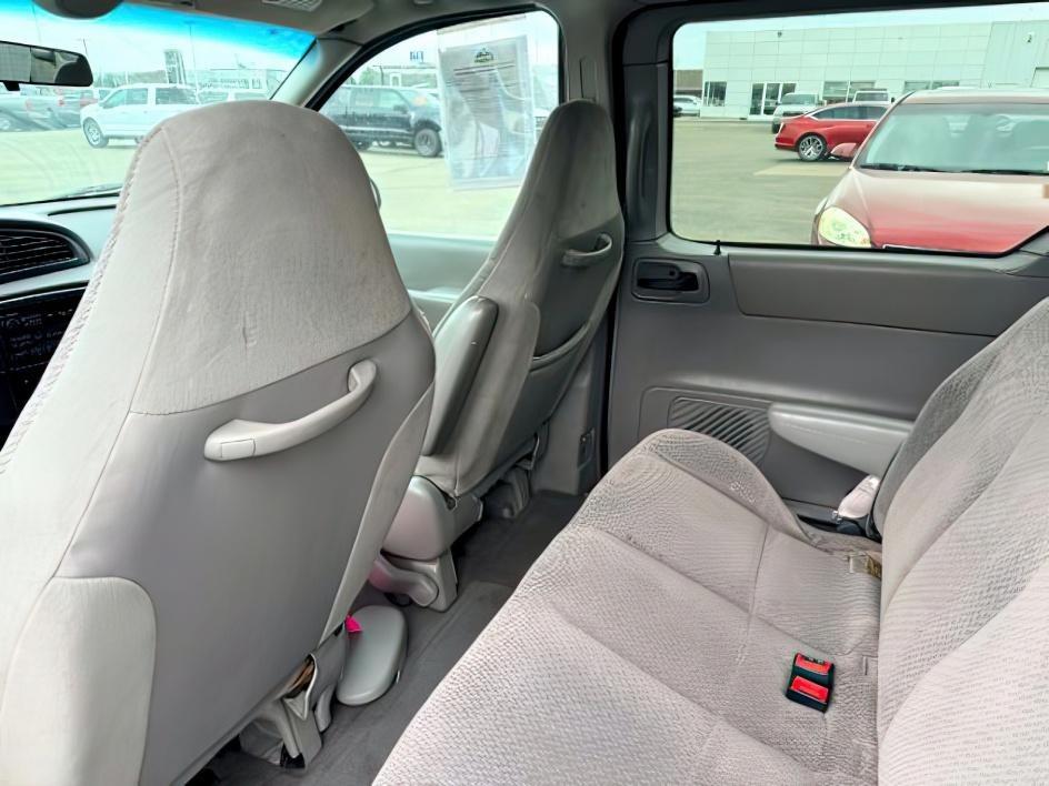 2001 SILVER /Medium Graphite Ford Windstar (2FMZA51451B) with an 38L V-6 regular unleaded engine, Automatic transmission, located at 1175 N Woodruff Ave, Idaho Falls, ID, 83401, 43.506901, -111.999657 - At Timberline Auto, finding a great deal on your next vehicle is always easy! Our experienced sales staff goal is to help find you the right vehicle at the right price! Our knowledgeable finance department has options for almost any credit score. We offer extended service contract options to prot- Photo#23