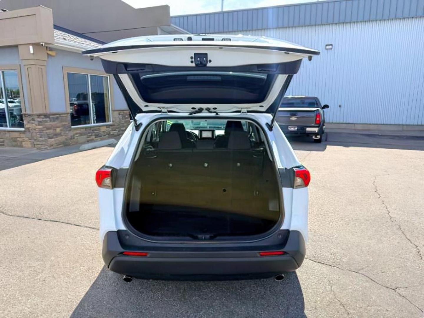 2021 Super White /Black Toyota RAV4 (2T3F1RFVXMW) with an Dynamic Force 25L I-4 portdirect injection engine, Automatic transmission, located at 1175 N Woodruff Ave, Idaho Falls, ID, 83401, 43.506901, -111.999657 - At Timberline Auto, finding a great deal on your next vehicle is always easy! Our experienced sales staff goal is to help find you the right vehicle at the right price! Our knowledgeable finance department has options for almost any credit score. We offer extended service contract options to prot- Photo#5