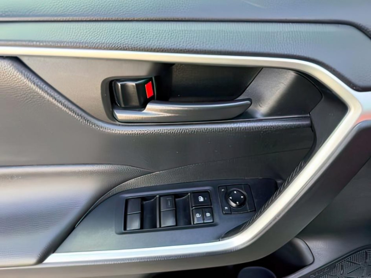 2021 Super White /Black Toyota RAV4 (2T3F1RFVXMW) with an Dynamic Force 25L I-4 portdirect injection engine, Automatic transmission, located at 1175 N Woodruff Ave, Idaho Falls, ID, 83401, 43.506901, -111.999657 - At Timberline Auto, finding a great deal on your next vehicle is always easy! Our experienced sales staff goal is to help find you the right vehicle at the right price! Our knowledgeable finance department has options for almost any credit score. We offer extended service contract options to prot- Photo#25