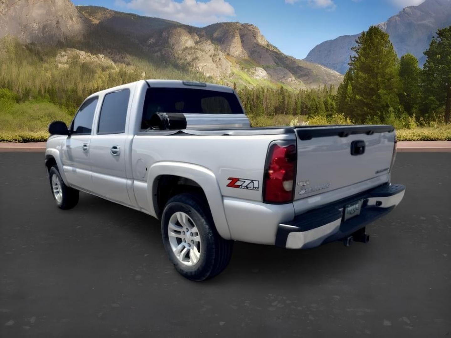 2004 Silver Birch Metallic /Dark Charcoal Chevrolet Silverado 1500 (2GCEK13T341) with an Vortec 53L V-8 regular unleaded engine, Automatic transmission, located at 1175 N Woodruff Ave, Idaho Falls, ID, 83401, 43.506901, -111.999657 - At Timberline Auto, finding a great deal on your next vehicle is always easy! Our experienced sales staff goal is to help find you the right vehicle at the right price! Our knowledgeable finance department has options for almost any credit score. We offer extended service contract options to prot- Photo#2