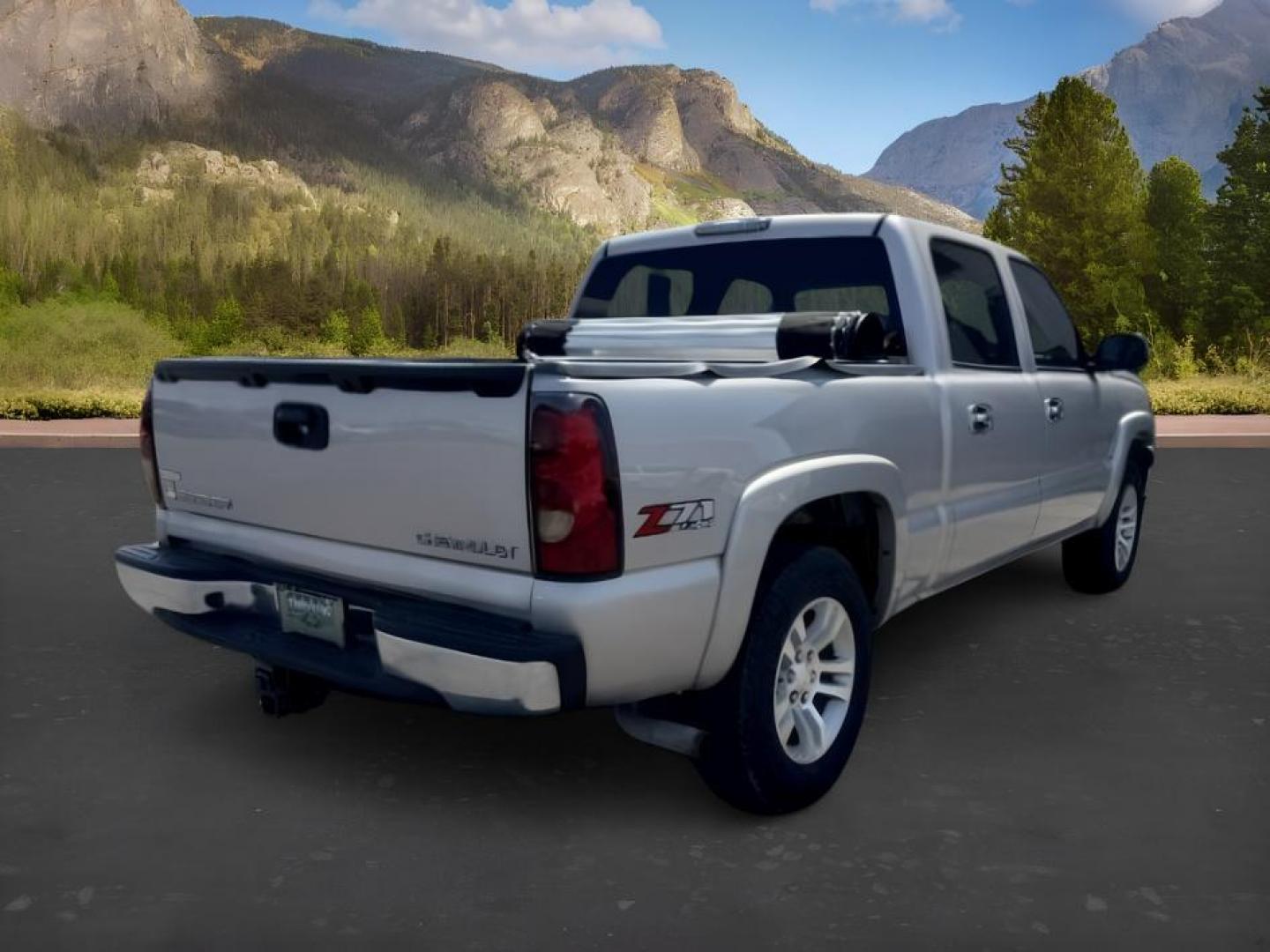 2004 Silver Birch Metallic /Dark Charcoal Chevrolet Silverado 1500 (2GCEK13T341) with an Vortec 53L V-8 regular unleaded engine, Automatic transmission, located at 1175 N Woodruff Ave, Idaho Falls, ID, 83401, 43.506901, -111.999657 - At Timberline Auto, finding a great deal on your next vehicle is always easy! Our experienced sales staff goal is to help find you the right vehicle at the right price! Our knowledgeable finance department has options for almost any credit score. We offer extended service contract options to prot- Photo#4