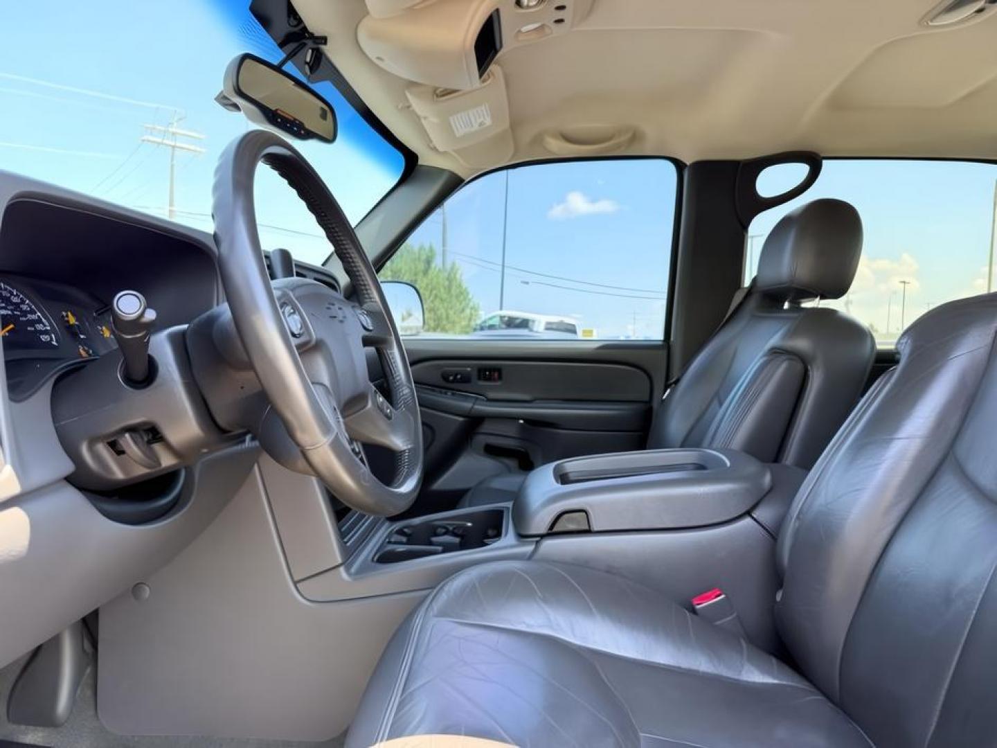 2004 Silver Birch Metallic /Dark Charcoal Chevrolet Silverado 1500 (2GCEK13T341) with an Vortec 53L V-8 regular unleaded engine, Automatic transmission, located at 1175 N Woodruff Ave, Idaho Falls, ID, 83401, 43.506901, -111.999657 - At Timberline Auto, finding a great deal on your next vehicle is always easy! Our experienced sales staff goal is to help find you the right vehicle at the right price! Our knowledgeable finance department has options for almost any credit score. We offer extended service contract options to prot- Photo#11