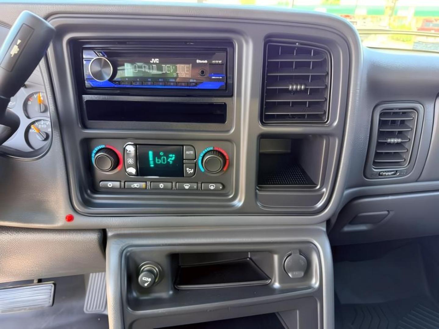 2004 Silver Birch Metallic /Dark Charcoal Chevrolet Silverado 1500 (2GCEK13T341) with an Vortec 53L V-8 regular unleaded engine, Automatic transmission, located at 1175 N Woodruff Ave, Idaho Falls, ID, 83401, 43.506901, -111.999657 - At Timberline Auto, finding a great deal on your next vehicle is always easy! Our experienced sales staff goal is to help find you the right vehicle at the right price! Our knowledgeable finance department has options for almost any credit score. We offer extended service contract options to prot- Photo#14