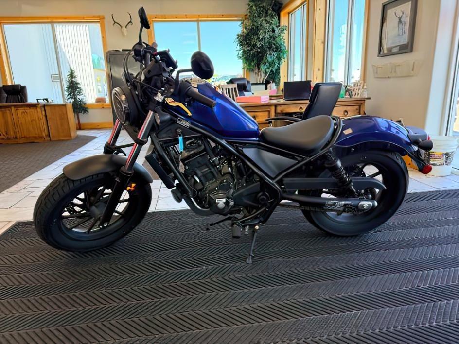 2022 BLUE /NA HONDA REBEL 300 (MLHNC5303N5) , MANUAL transmission, located at 1235 N Woodruff Ave., Idaho Falls, 83401, (208) 523-1053, 43.507172, -112.000488 - At Timberline Auto, finding a great deal on your next vehicle is always easy! Our experienced sales staff goal is to help find you the right vehicle at the right price! Our knowledgeable finance department has options for almost any credit score. We offer extended service contract options to prot- Photo#1