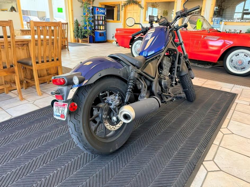 2022 BLUE /NA HONDA REBEL 300 (MLHNC5303N5) , MANUAL transmission, located at 1235 N Woodruff Ave., Idaho Falls, 83401, (208) 523-1053, 43.507172, -112.000488 - At Timberline Auto, finding a great deal on your next vehicle is always easy! Our experienced sales staff goal is to help find you the right vehicle at the right price! Our knowledgeable finance department has options for almost any credit score. We offer extended service contract options to prot- Photo#4