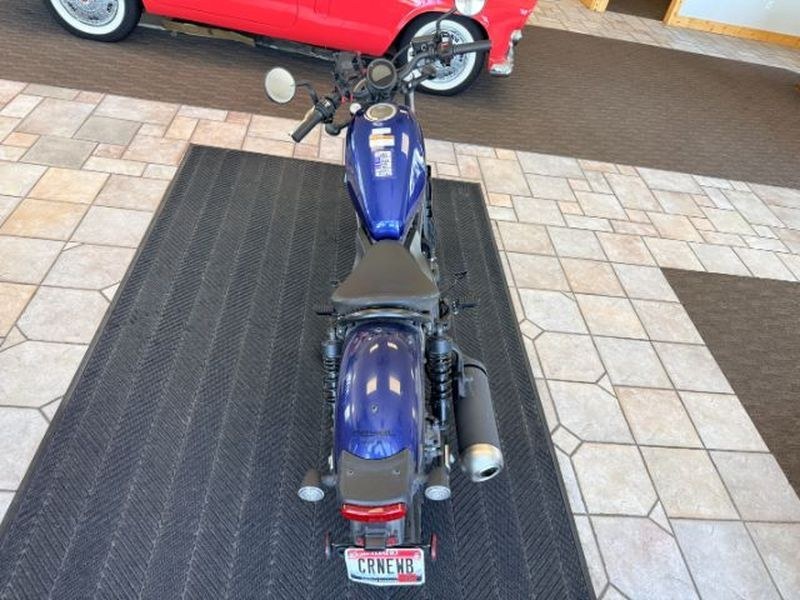 2022 BLUE /NA Honda CMX300 Rebel 300 300 (MLHNC5303N5) with an 1cyl, 286 cc engine, MANUAL transmission, located at 1175 N Woodruff Ave, Idaho Falls, ID, 83401, 43.506901, -111.999657 - <b>Vehicle Details</b><br>Discover the confidence and style of this pre-owned 2022 Honda CMX300 Rebel 300, a standout cruiser with just 2,000 miles and low mileage you can appreciate from the moment you ride. Built with a reliable 1-cylinder, 286 cc gasoline engine, this Honda Rebel 300 delivers smo- Photo#3