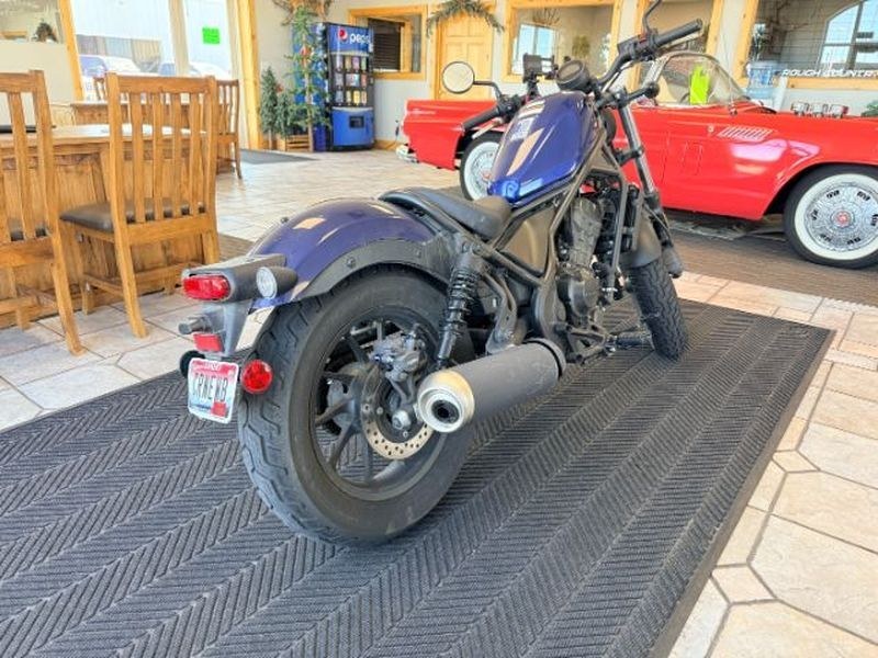 2022 BLUE /NA Honda CMX300 Rebel 300 300 (MLHNC5303N5) with an 1cyl, 286 cc engine, MANUAL transmission, located at 1175 N Woodruff Ave, Idaho Falls, ID, 83401, 43.506901, -111.999657 - <b>Vehicle Details</b><br>Discover the confidence and style of this pre-owned 2022 Honda CMX300 Rebel 300, a standout cruiser with just 2,000 miles and low mileage you can appreciate from the moment you ride. Built with a reliable 1-cylinder, 286 cc gasoline engine, this Honda Rebel 300 delivers smo- Photo#4