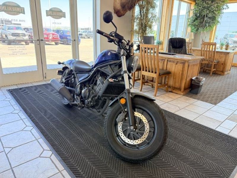 2022 BLUE /NA Honda CMX300 Rebel 300 300 (MLHNC5303N5) with an 1cyl, 286 cc engine, MANUAL transmission, located at 1175 N Woodruff Ave, Idaho Falls, ID, 83401, 43.506901, -111.999657 - <b>Vehicle Details</b><br>Discover the confidence and style of this pre-owned 2022 Honda CMX300 Rebel 300, a standout cruiser with just 2,000 miles and low mileage you can appreciate from the moment you ride. Built with a reliable 1-cylinder, 286 cc gasoline engine, this Honda Rebel 300 delivers smo- Photo#6