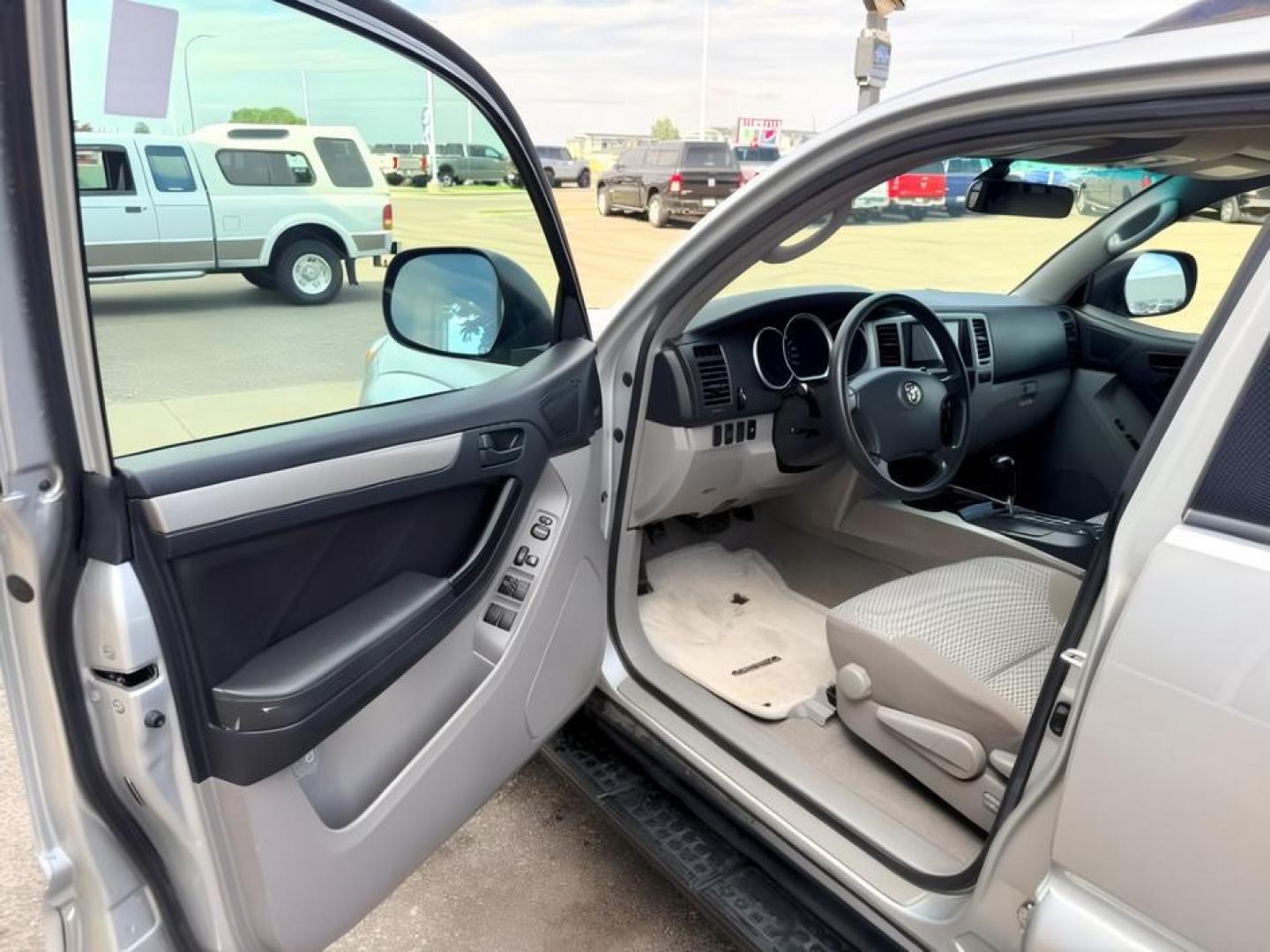 2007 SILVER /Stone Toyota 4Runner (JTEBU14R870) with an 4L V-6 DOHC engine, Automatic transmission, located at 1175 N Woodruff Ave, Idaho Falls, ID, 83401, 43.506901, -111.999657- Photo#11