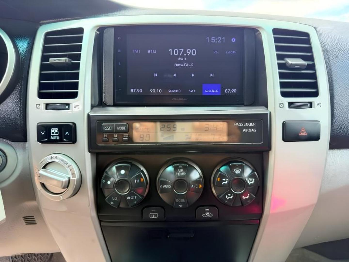 2007 SILVER /Stone Toyota 4Runner (JTEBU14R870) with an 4L V-6 DOHC engine, Automatic transmission, located at 1175 N Woodruff Ave, Idaho Falls, ID, 83401, 43.506901, -111.999657- Photo#15