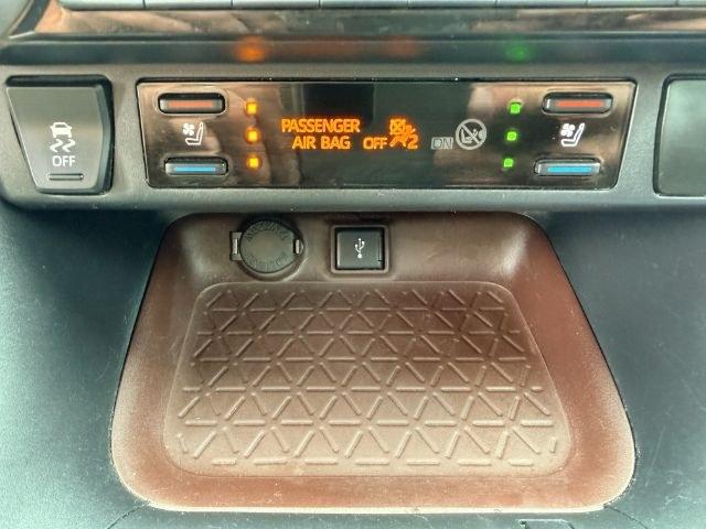 2021 GRAY /Black Toyota RAV4 Hybrid Limited (2T3D6RFV3MW) with an Dynamic Force 2.5L I-4 port/direct injection engine, AUTOMATIC transmission, located at 1235 N Woodruff Ave., Idaho Falls, 83401, (208) 523-1053, 43.507172, -112.000488 - At Timberline Auto, finding a great deal on your next vehicle is always easy! Our experienced sales staff goal is to help find you the right vehicle at the right price! Our knowledgeable finance department has options for almost any credit score. We offer extended service contract options to prot- Photo#44