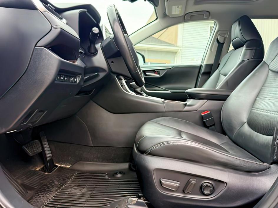 2021 GRAY /Black Toyota RAV4 Hybrid Limited (2T3D6RFV3MW) with an Dynamic Force 2.5L I-4 port/direct injection engine, AUTOMATIC transmission, located at 1235 N Woodruff Ave., Idaho Falls, 83401, (208) 523-1053, 43.507172, -112.000488 - At Timberline Auto, finding a great deal on your next vehicle is always easy! Our experienced sales staff goal is to help find you the right vehicle at the right price! Our knowledgeable finance department has options for almost any credit score. We offer extended service contract options to prot- Photo#13