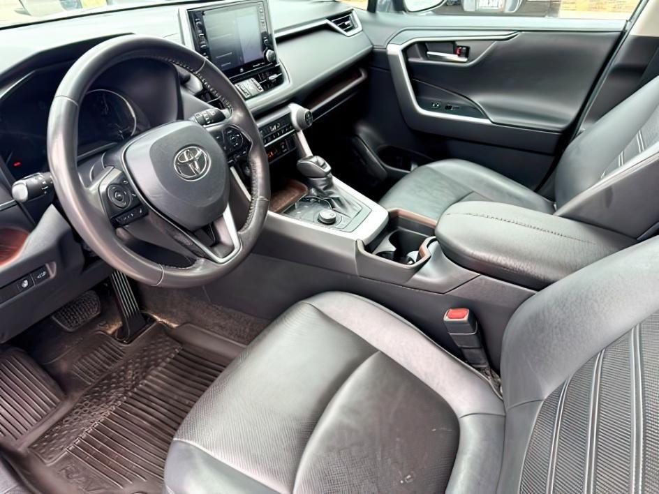 2021 GRAY /Black Toyota RAV4 Hybrid Limited (2T3D6RFV3MW) with an Dynamic Force 2.5L I-4 port/direct injection engine, AUTOMATIC transmission, located at 1235 N Woodruff Ave., Idaho Falls, 83401, (208) 523-1053, 43.507172, -112.000488 - At Timberline Auto, finding a great deal on your next vehicle is always easy! Our experienced sales staff goal is to help find you the right vehicle at the right price! Our knowledgeable finance department has options for almost any credit score. We offer extended service contract options to prot- Photo#14